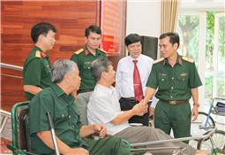 Quân khu: Tặng quà Bệnh viện 110 và các trung tâm điều dưỡng thương, bệnh binh, người có công trên địa bàn tỉnh Bắc Giang, Bắc Ninh